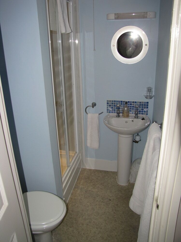 Hotel Ashmira Guest House