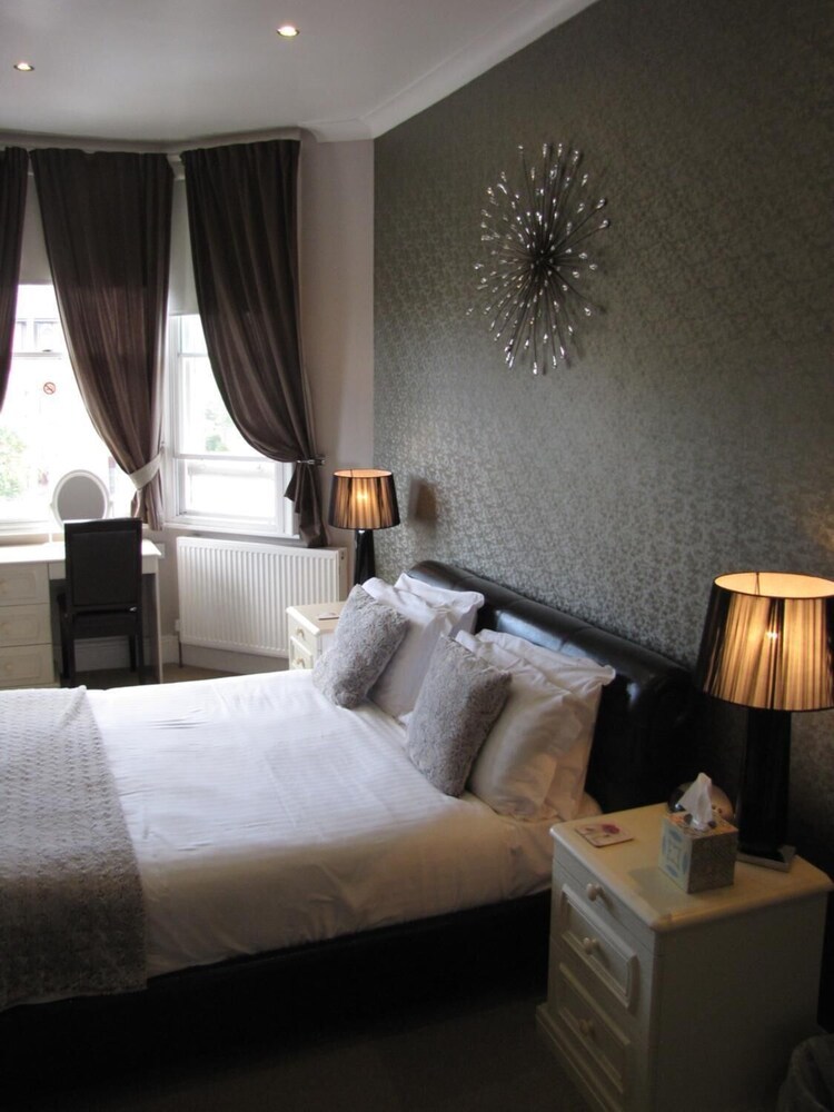 Hotel Ashmira Guest House