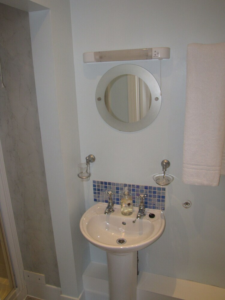 Hotel Ashmira Guest House