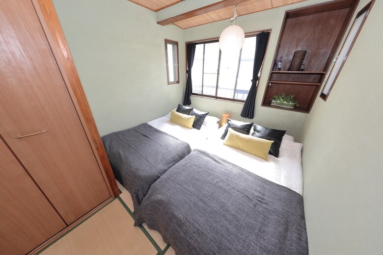 Namba East House01