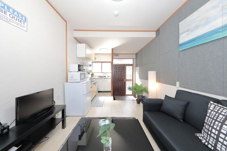 Namba East House01
