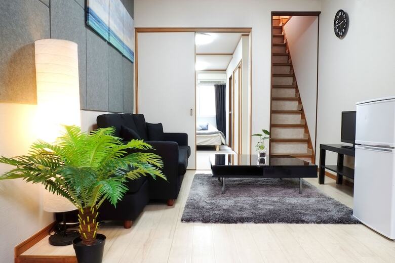 Namba East House01