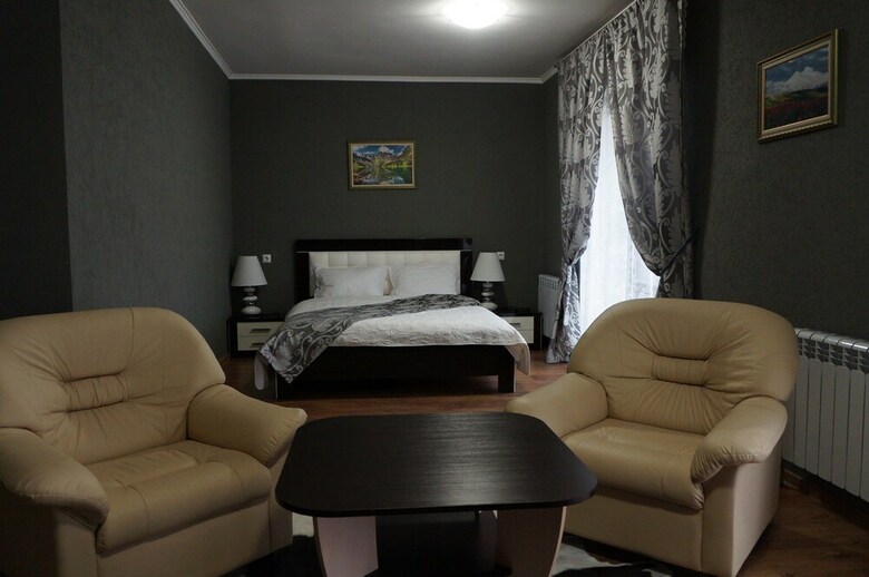 Alpika Hotel
