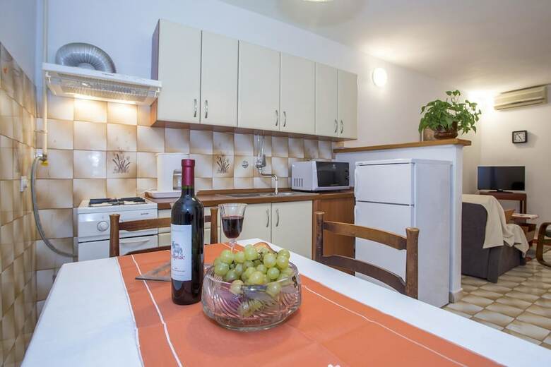 Apartment 34