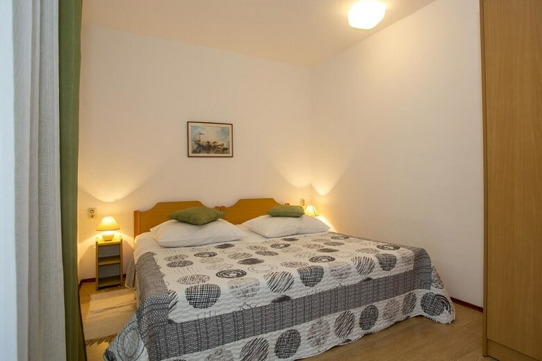 Apartment 34