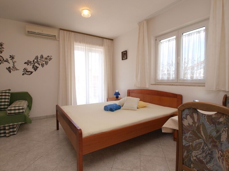 Apartment 72