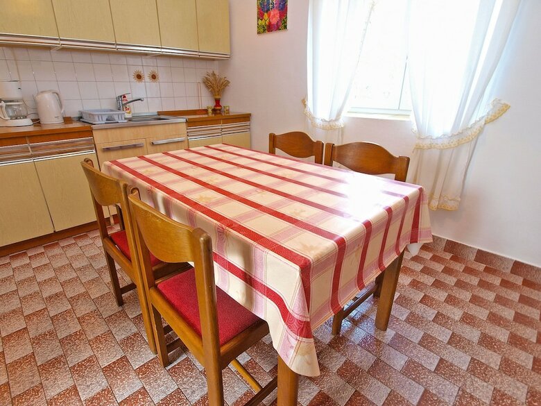 House 385