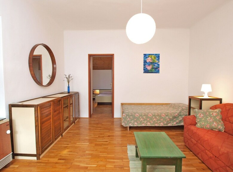 House 385