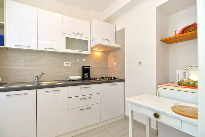 Apartment 358