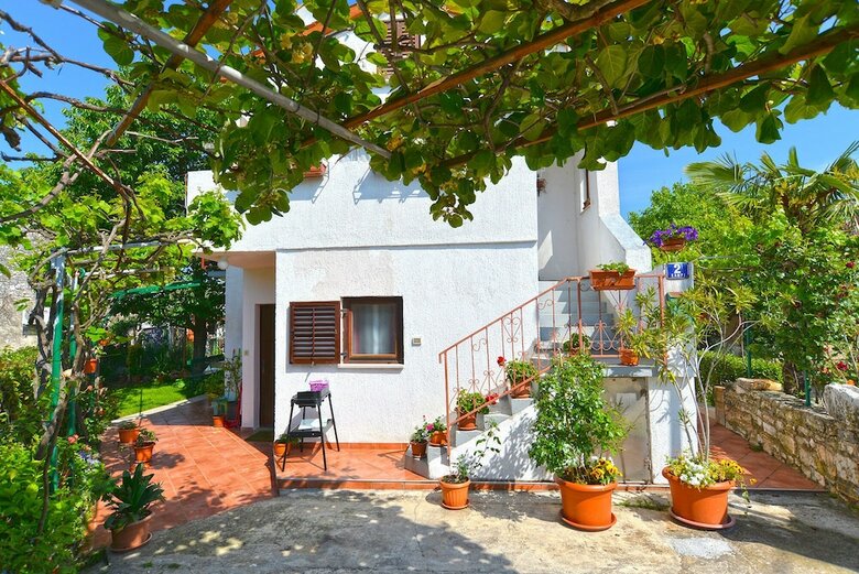 Apartment 358