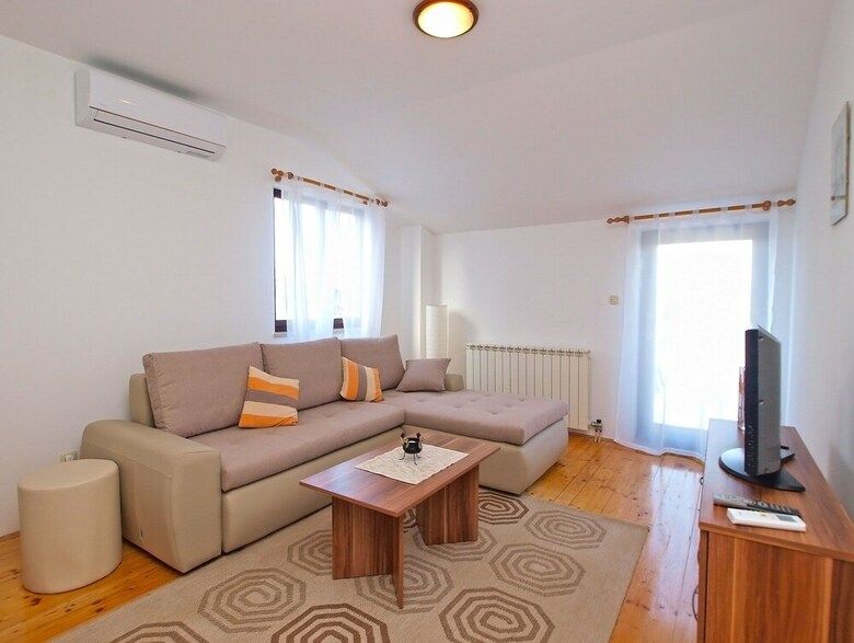 Apartment 589