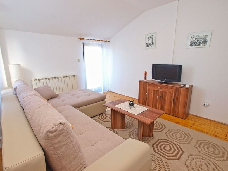 Apartment 589