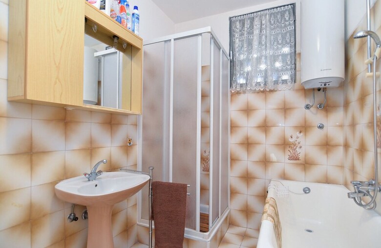 Apartment 684