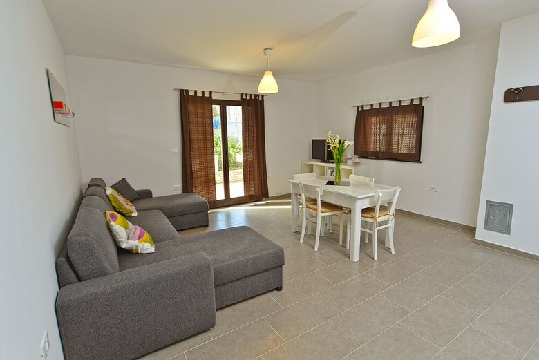 House 682