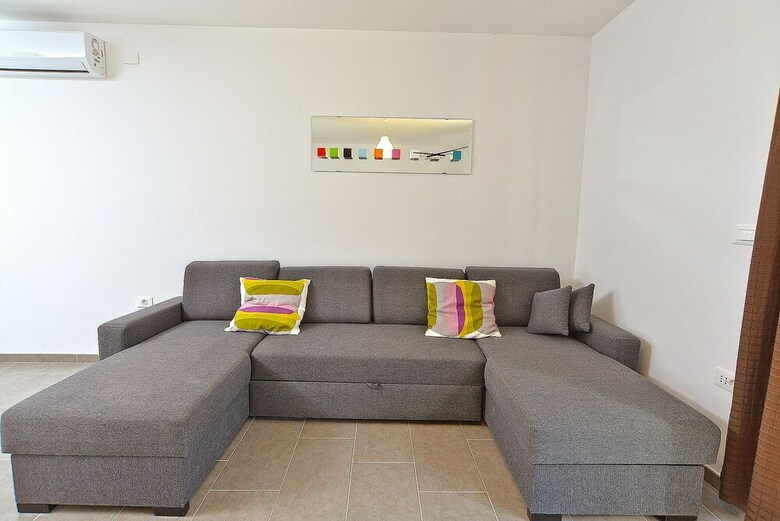 House 682