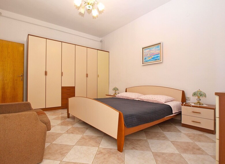 Apartment 539