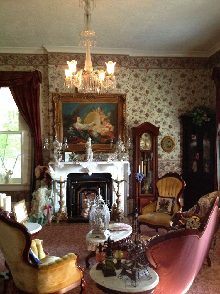 Victorian House Bed And Breakfast