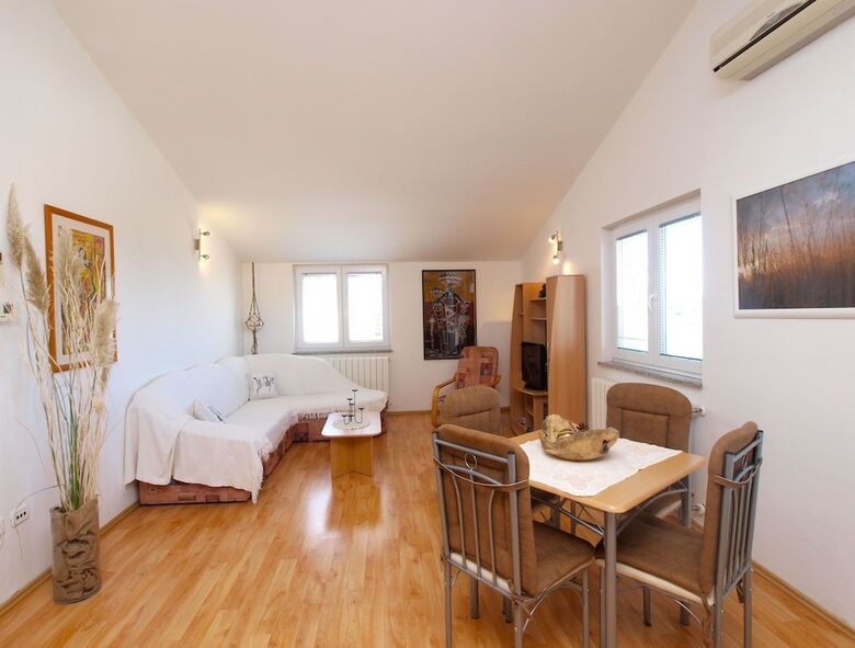 Apartment 440