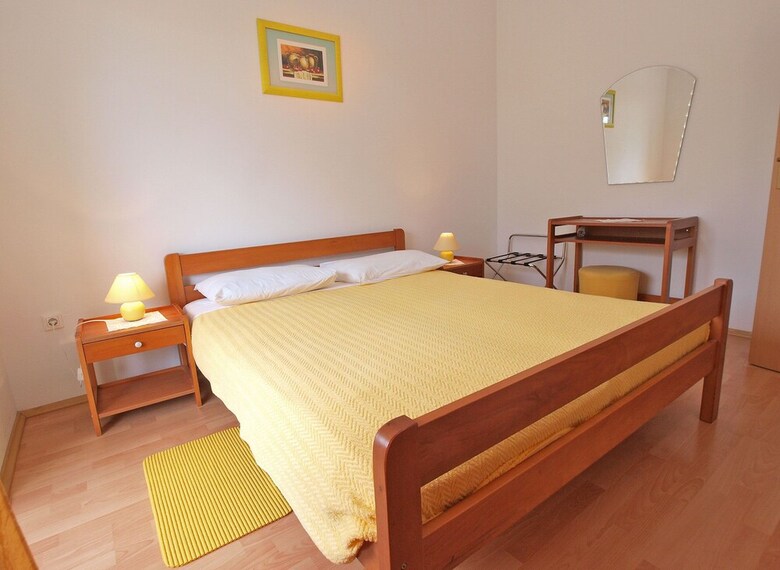 Apartment 446