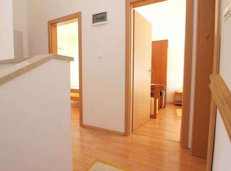 Apartment 446