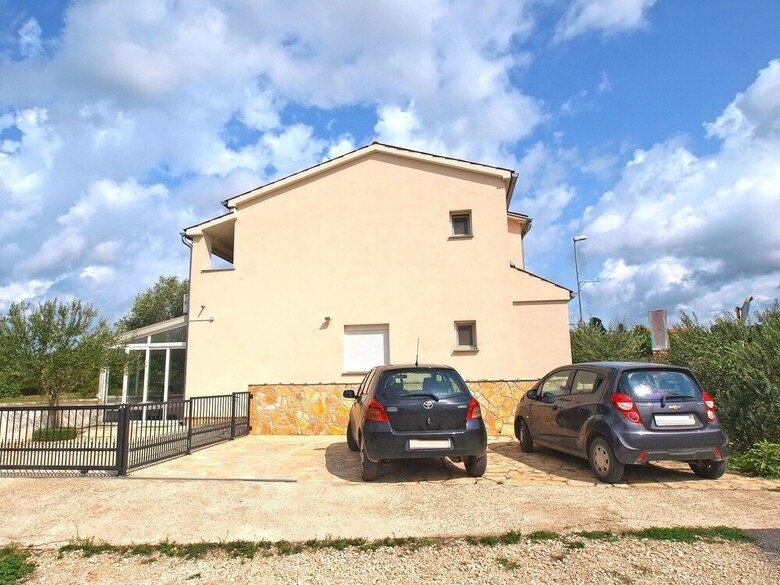 Apartment 446