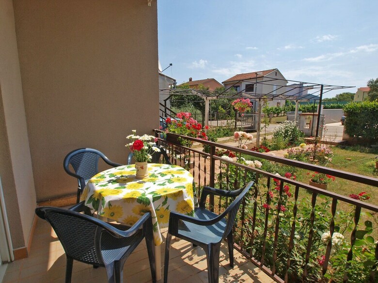 Apartment 439