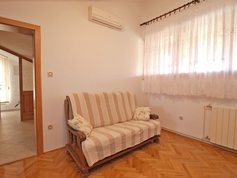 Apartment 707