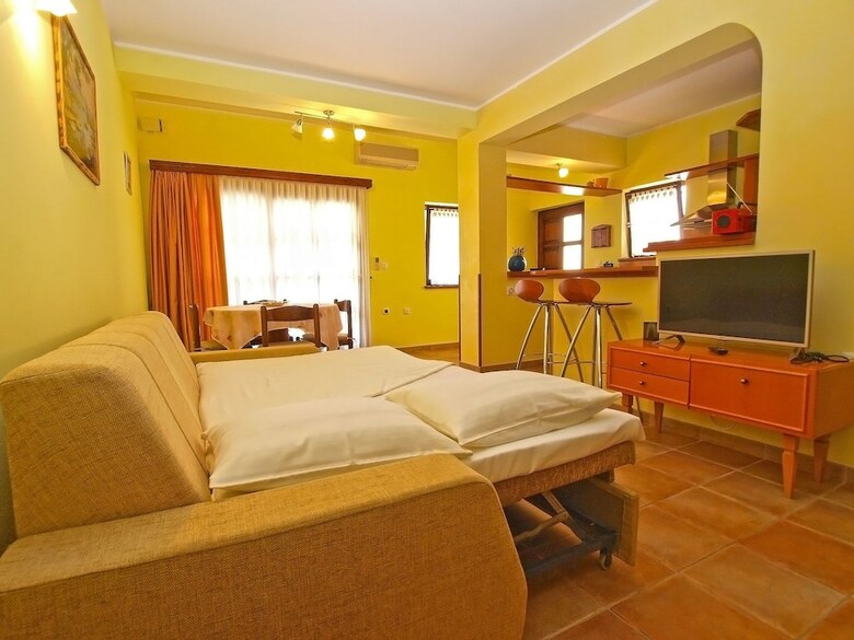 Apartment 389