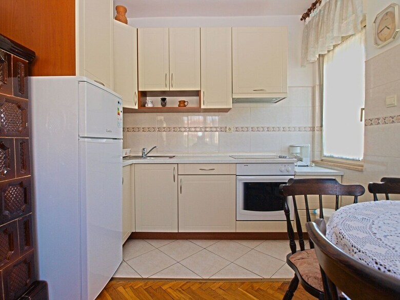 Apartment 613