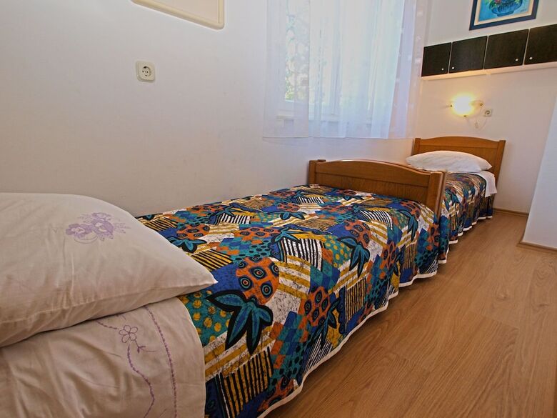 Apartment 613