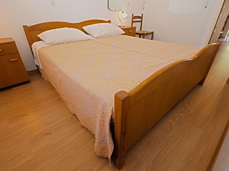 Apartment 613