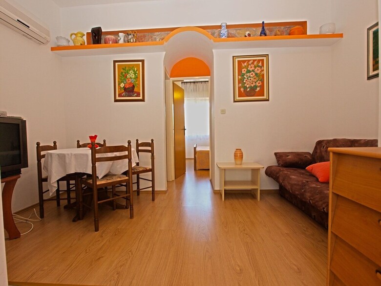 Apartment 613