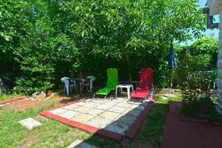 Apartment 498