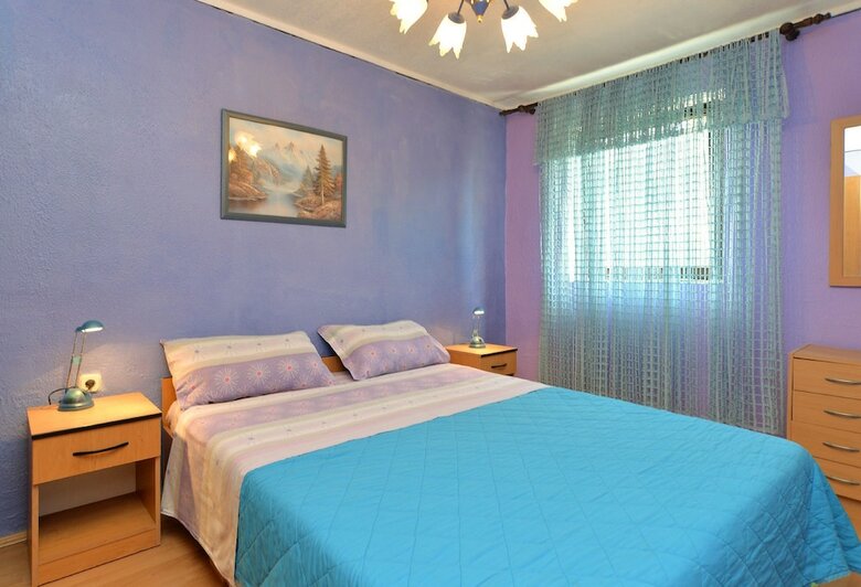 Apartment 498