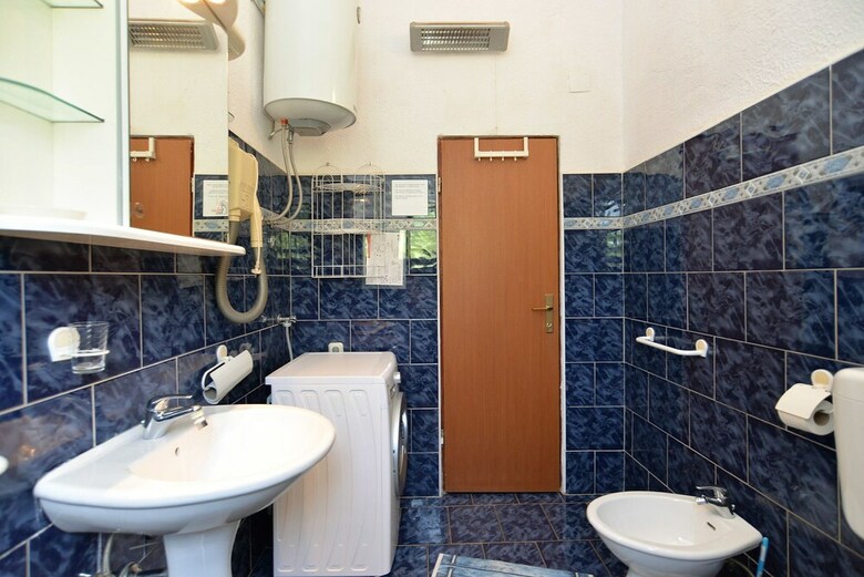 Apartment 498