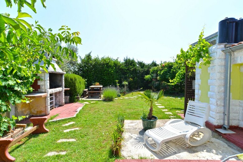 Apartment 498