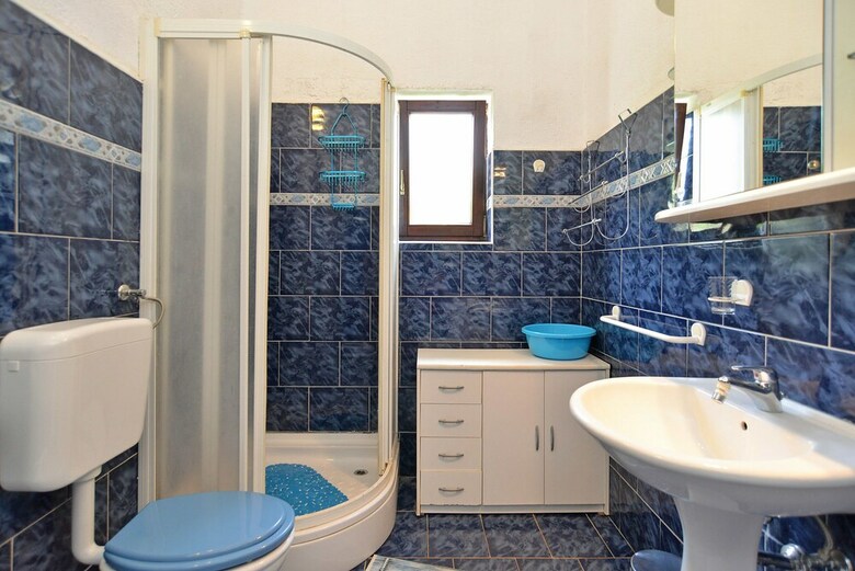Apartment 498