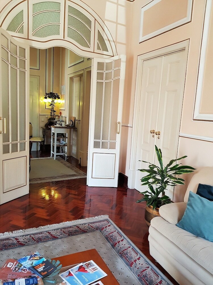 Hotel Allons-y Guesthouse
