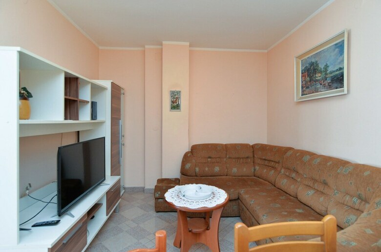 Apartment 436