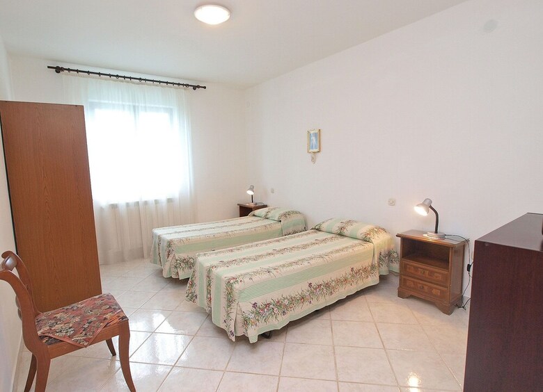 Apartment 728
