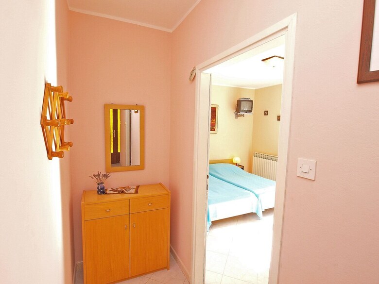 Apartment 757