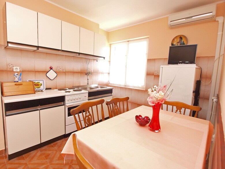 Apartment 757