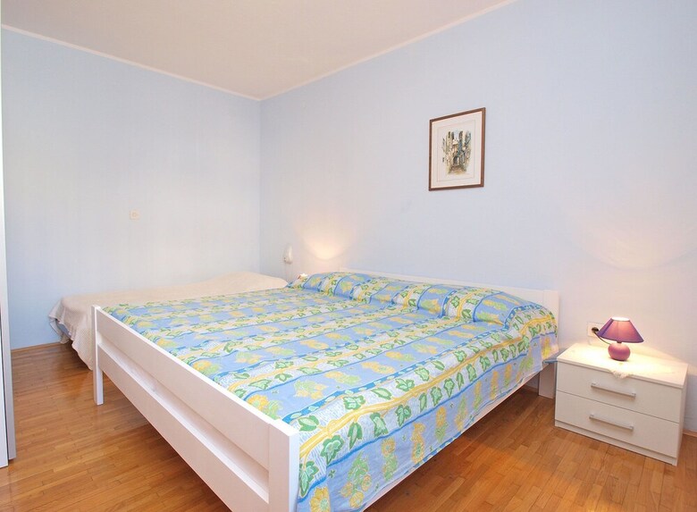 Apartment 757