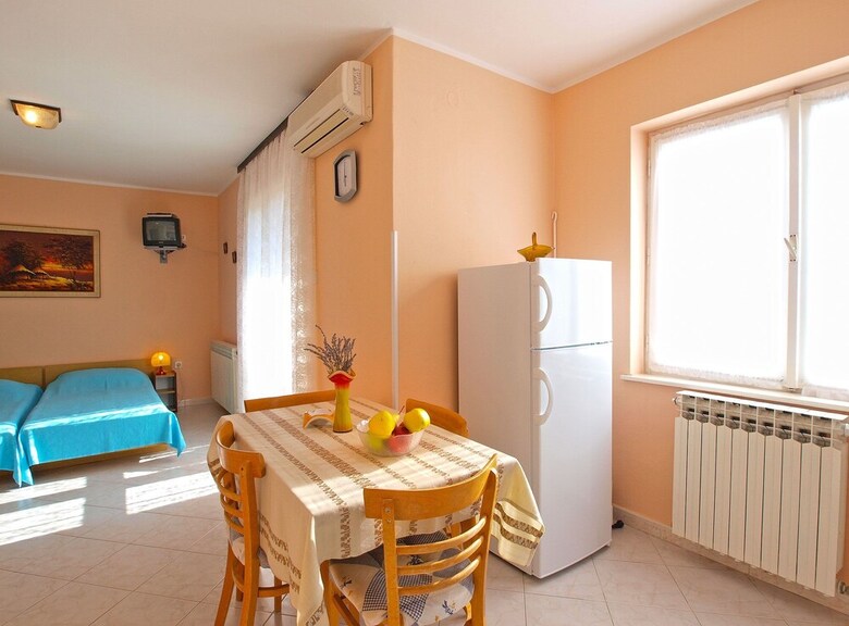 Apartment 757