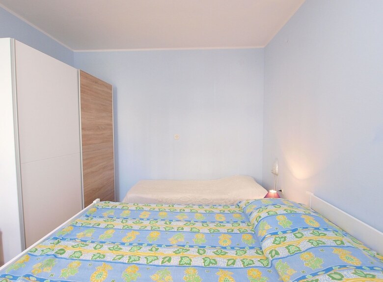 Apartment 757