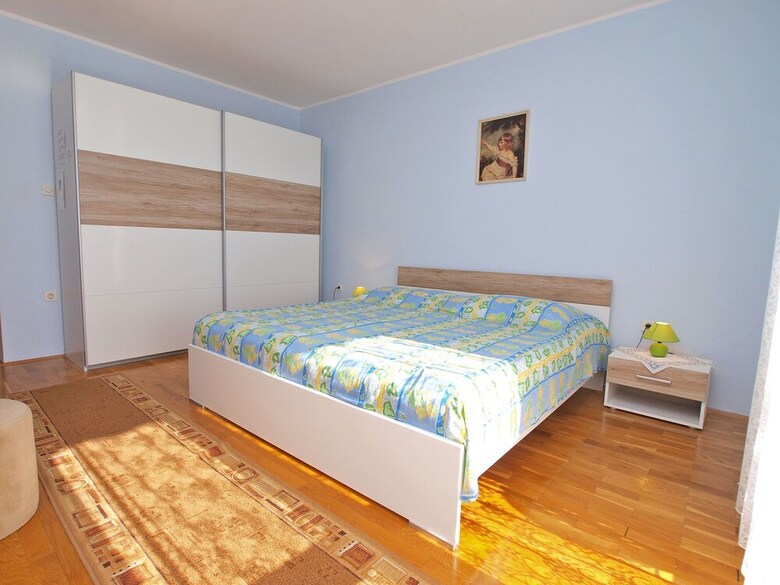 Apartment 757