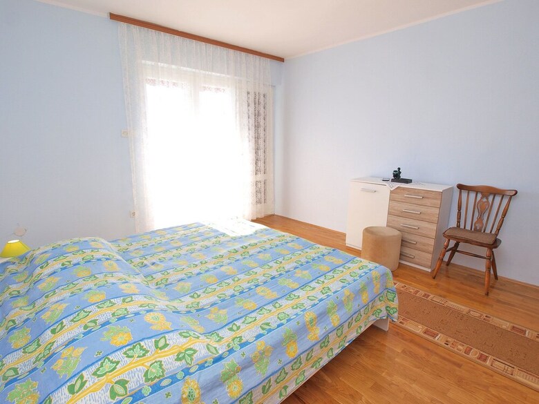 Apartment 757