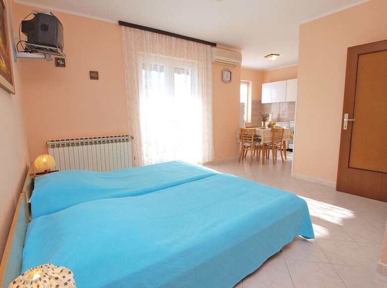 Apartment 757