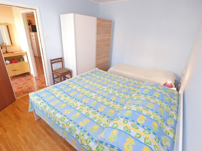 Apartment 757