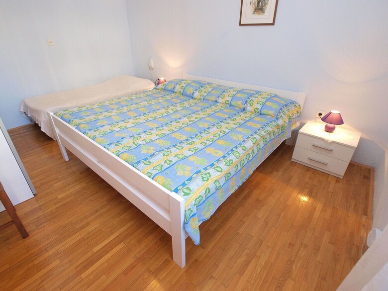 Apartment 757